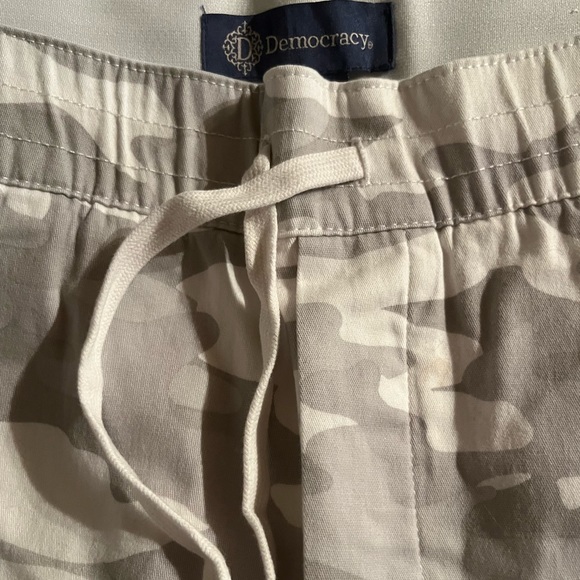 Democracy camouflage shorts - Picture 1 of 5